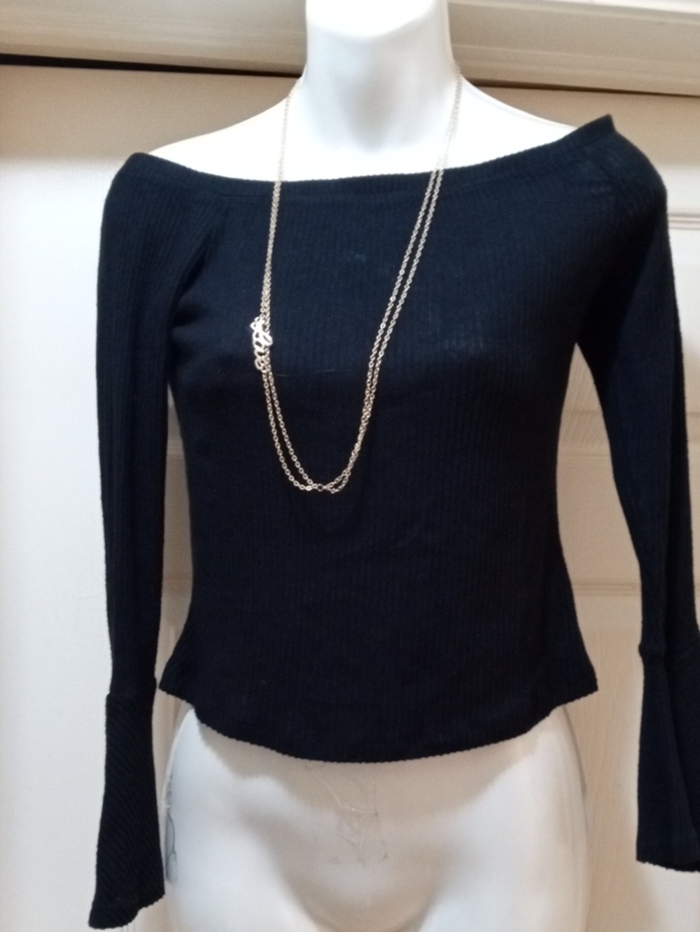 $ 1 >>Urban Heritage Black Off-the-Shoulder Ribbed Sweater